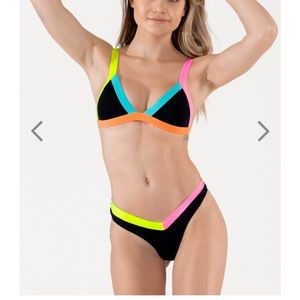 ✨NWT✨ ONEONE Swim Kameron Top & Jesse Bottom, Nassau color